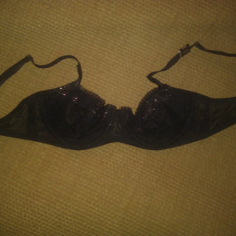 NWT Victoria's Secret Bra - 34B